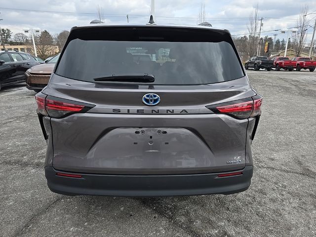 2021 Toyota Sienna LE