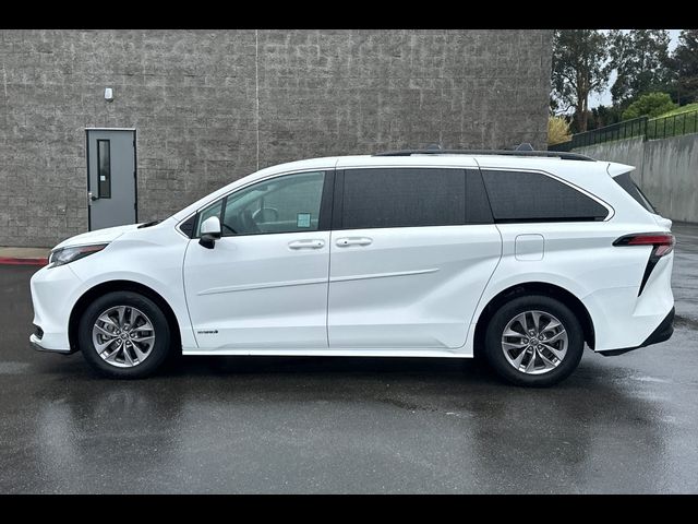 2021 Toyota Sienna LE