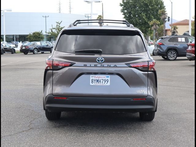 2021 Toyota Sienna LE