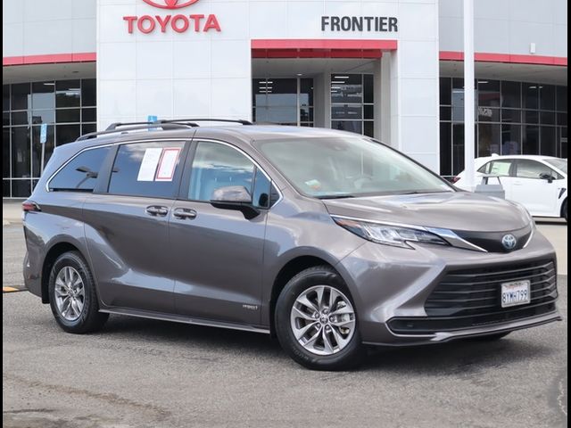 2021 Toyota Sienna LE