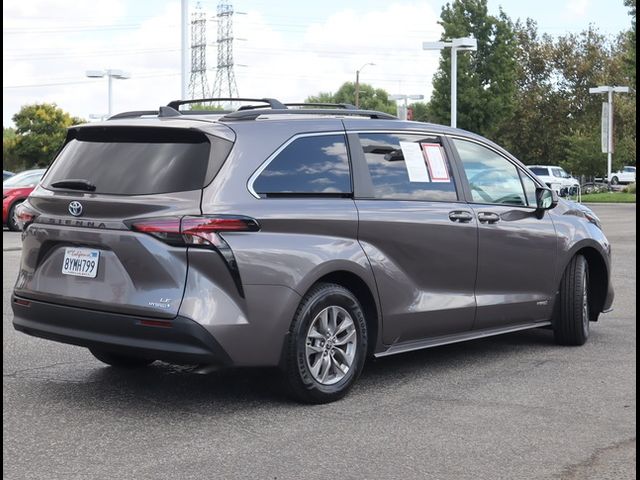 2021 Toyota Sienna LE