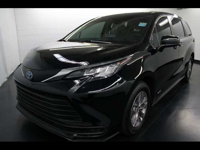 2021 Toyota Sienna LE