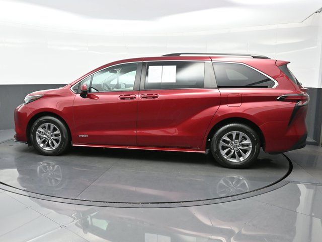 2021 Toyota Sienna LE