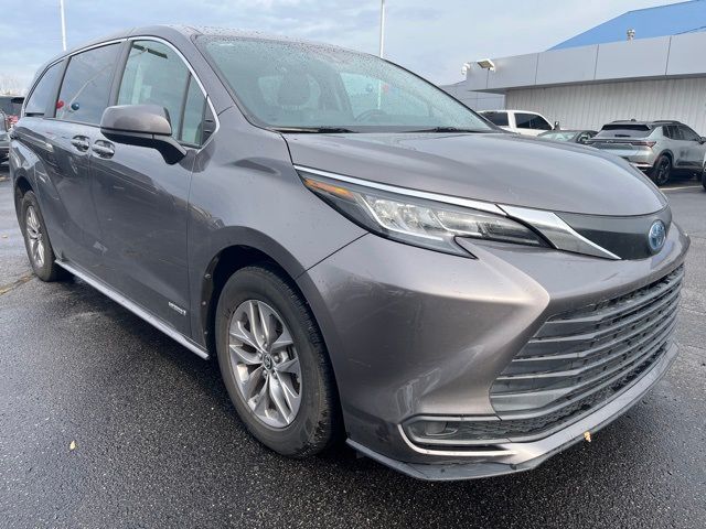 2021 Toyota Sienna LE