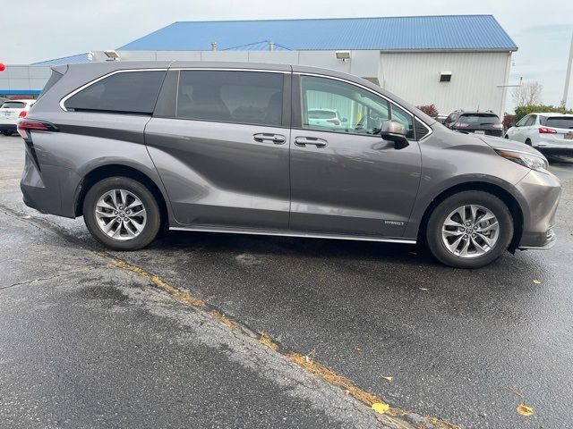 2021 Toyota Sienna LE