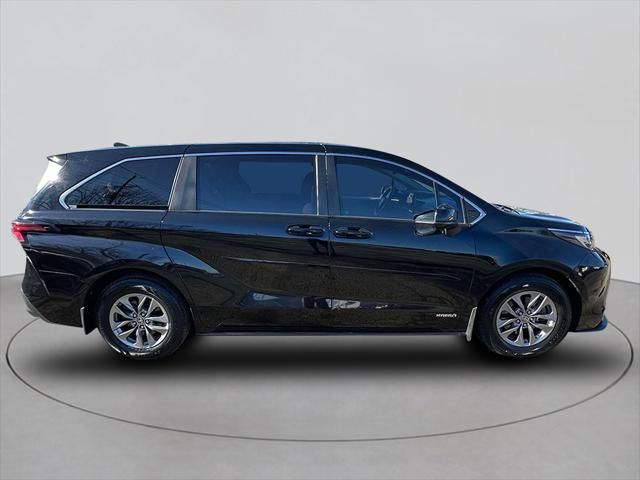 2021 Toyota Sienna LE