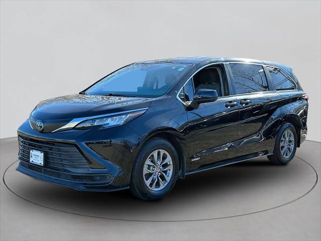 2021 Toyota Sienna LE