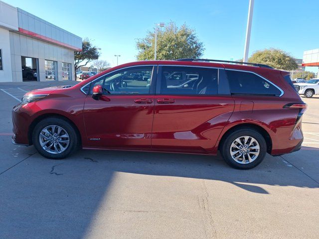 2021 Toyota Sienna LE