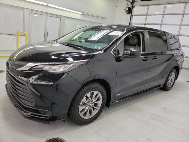 2021 Toyota Sienna LE