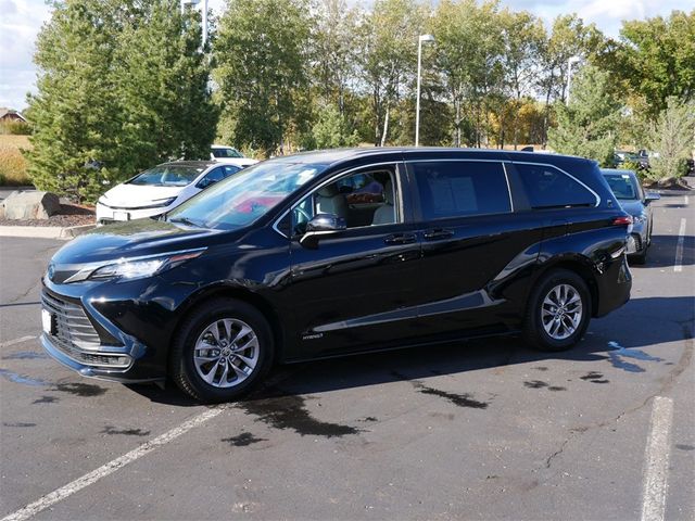 2021 Toyota Sienna LE