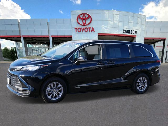 2021 Toyota Sienna LE