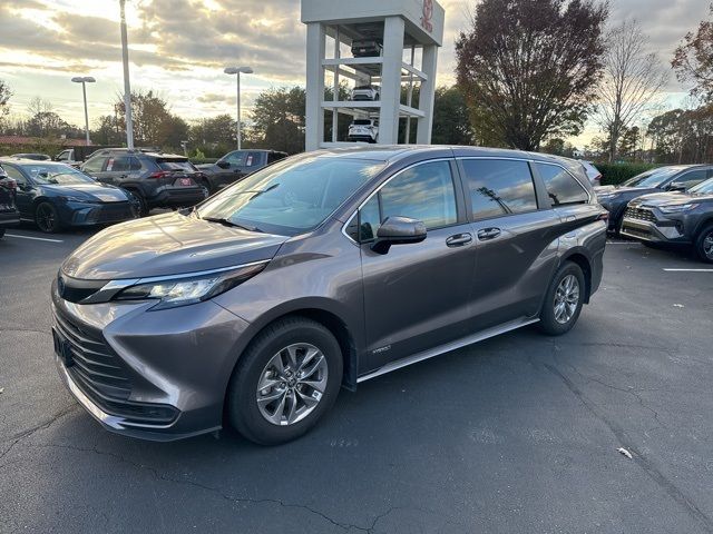 2021 Toyota Sienna LE