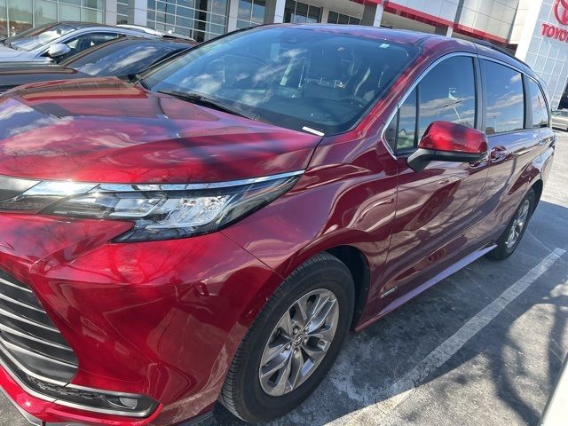 2021 Toyota Sienna LE