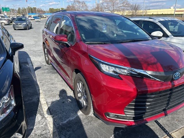 2021 Toyota Sienna LE