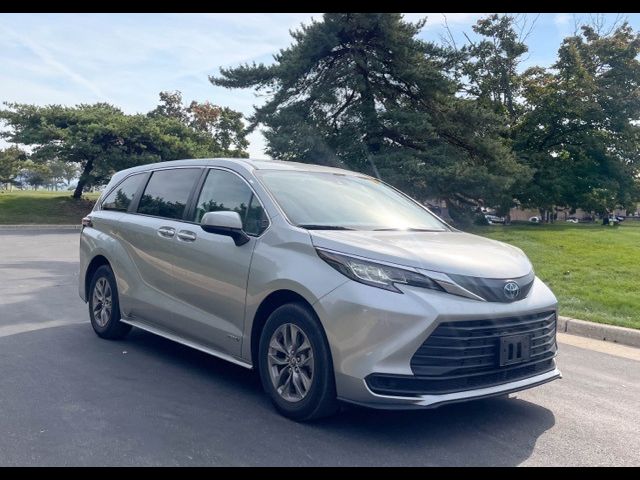 2021 Toyota Sienna LE