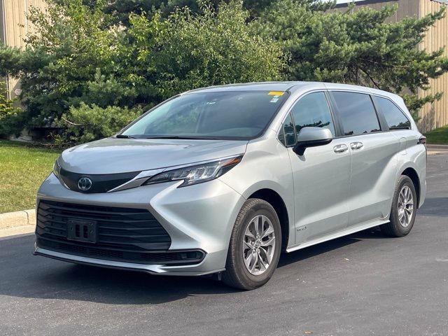 2021 Toyota Sienna LE