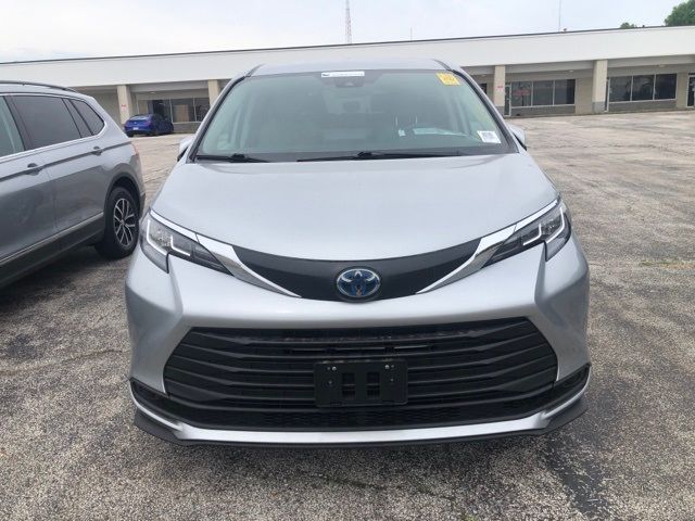 2021 Toyota Sienna LE