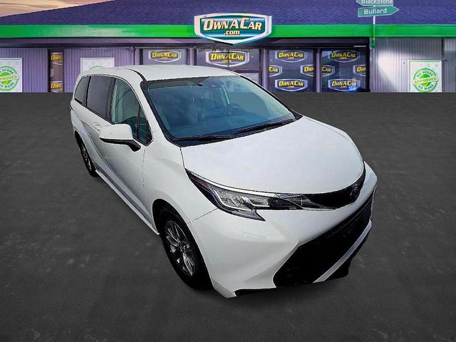 2021 Toyota Sienna LE