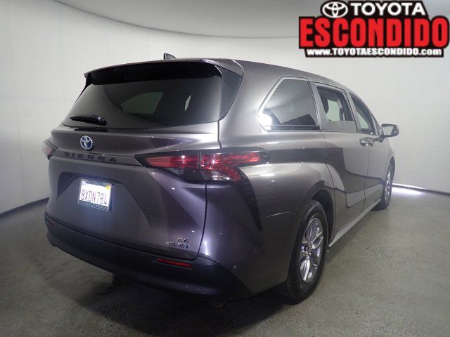 2021 Toyota Sienna LE