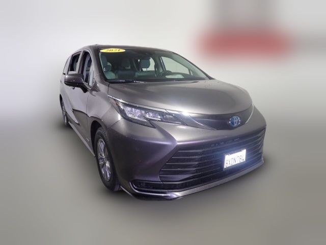 2021 Toyota Sienna LE