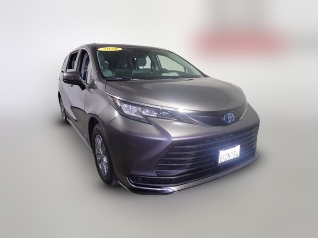 2021 Toyota Sienna LE