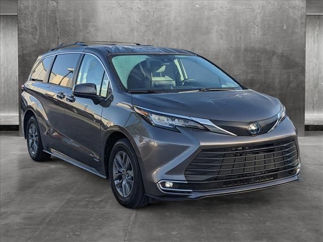 2021 Toyota Sienna LE