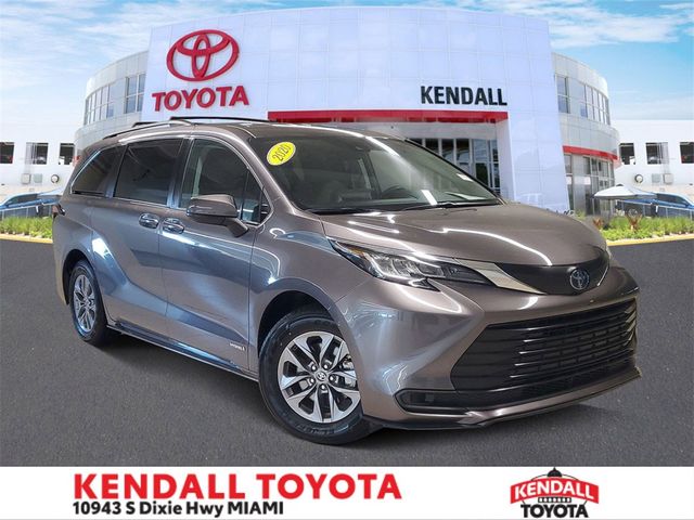 2021 Toyota Sienna LE