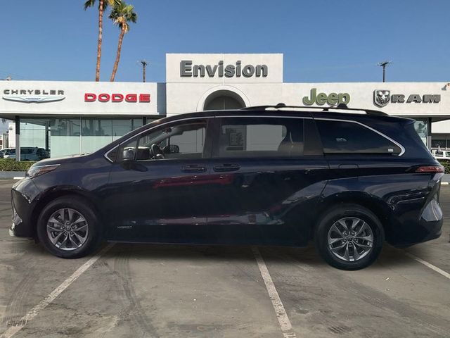 2021 Toyota Sienna LE