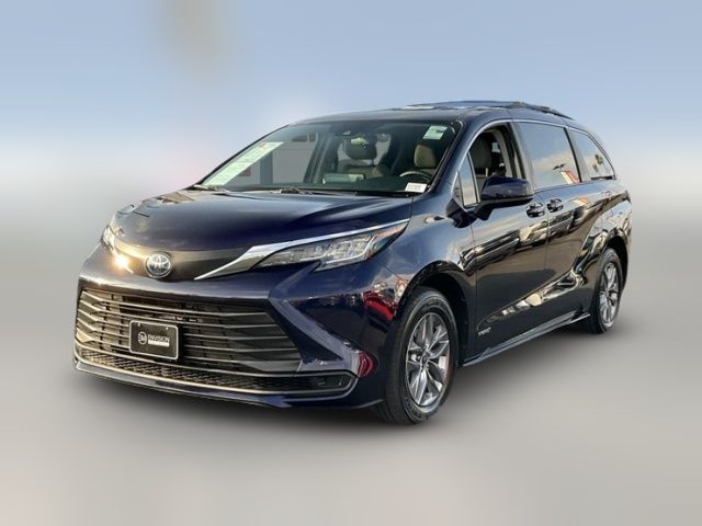 2021 Toyota Sienna LE