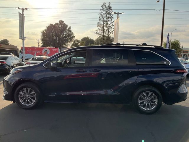 2021 Toyota Sienna LE