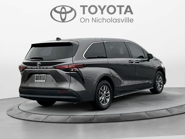 2021 Toyota Sienna LE