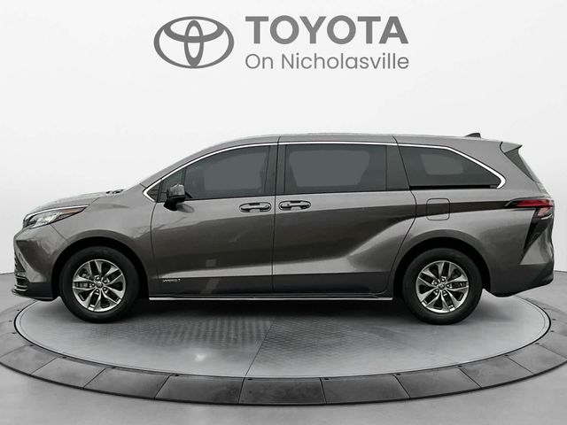 2021 Toyota Sienna LE