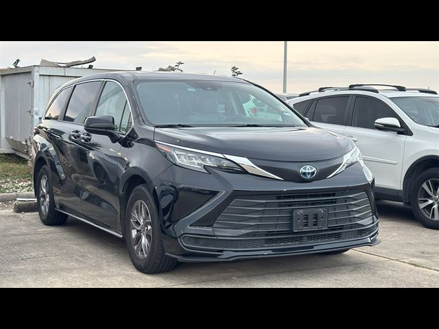 2021 Toyota Sienna LE