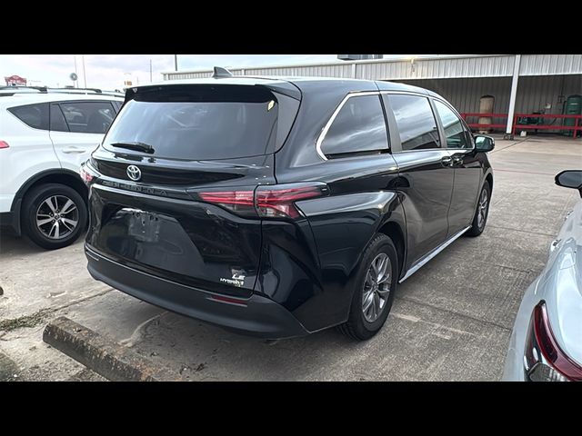 2021 Toyota Sienna LE