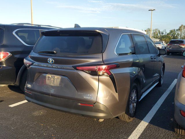 2021 Toyota Sienna LE