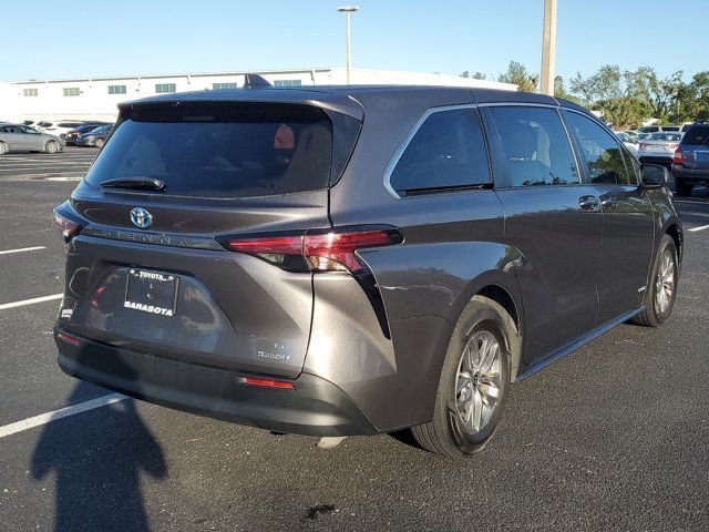 2021 Toyota Sienna LE