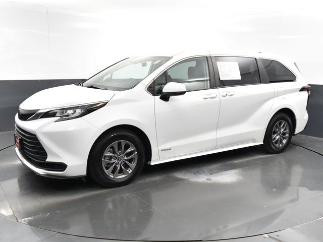 2021 Toyota Sienna LE