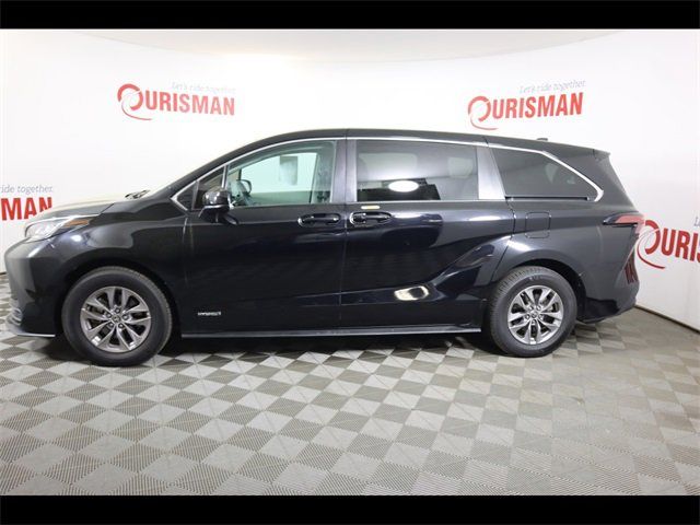2021 Toyota Sienna LE