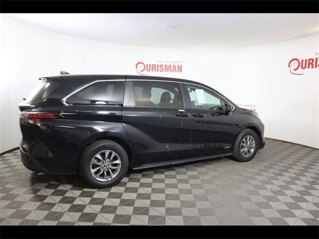 2021 Toyota Sienna LE
