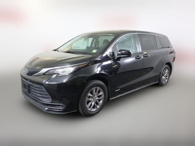 2021 Toyota Sienna LE