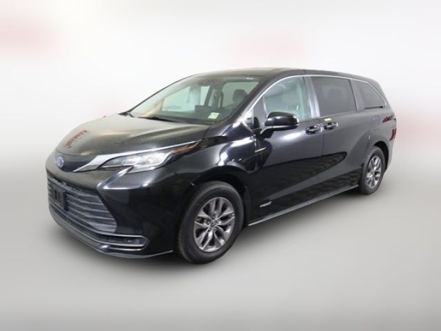 2021 Toyota Sienna LE
