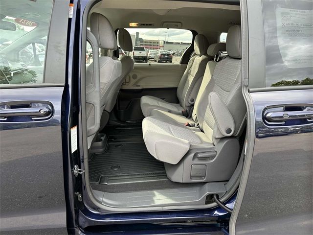 2021 Toyota Sienna LE