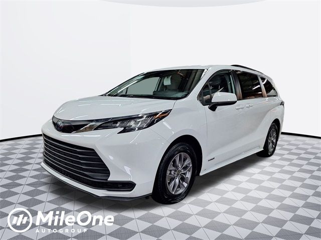 2021 Toyota Sienna LE