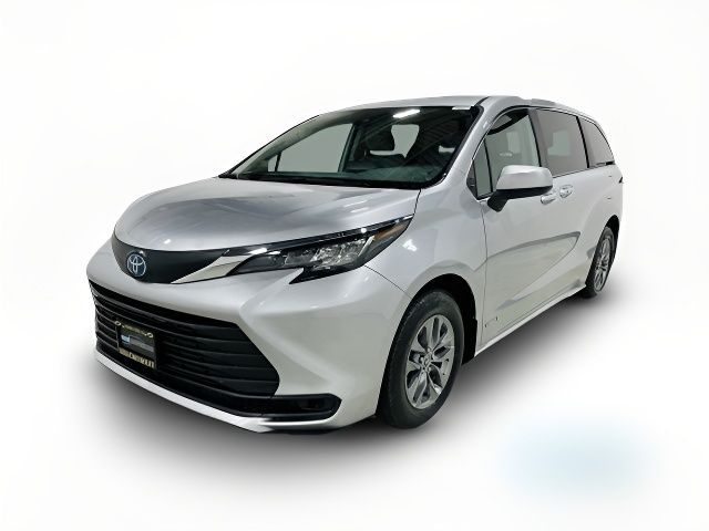 Used 2018 Toyota Sienna XLE Premium Minivan For Sale in Brooklyn