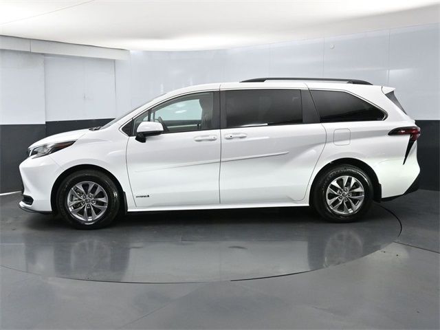 2021 Toyota Sienna LE