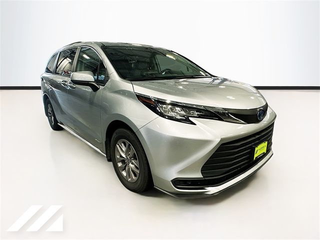 2021 Toyota Sienna LE