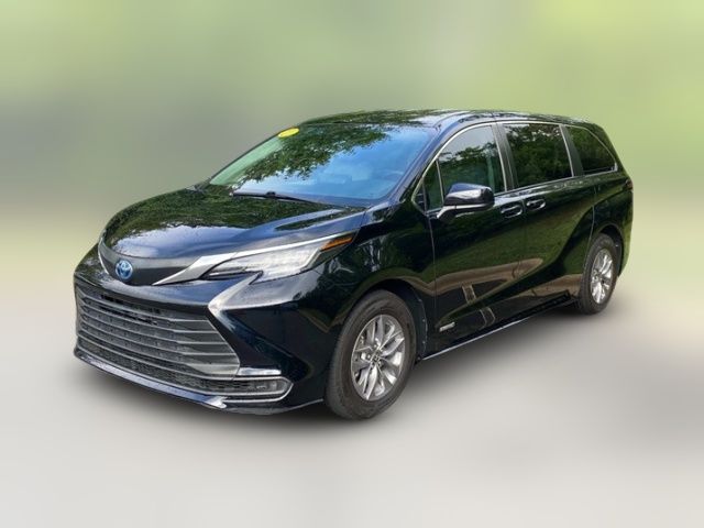 2021 Toyota Sienna LE