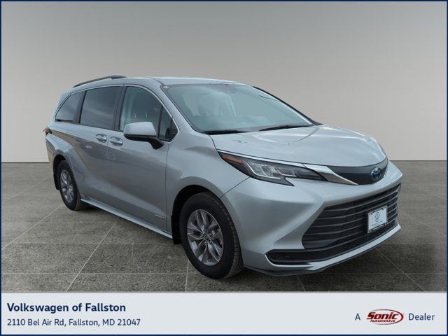 2021 Toyota Sienna LE