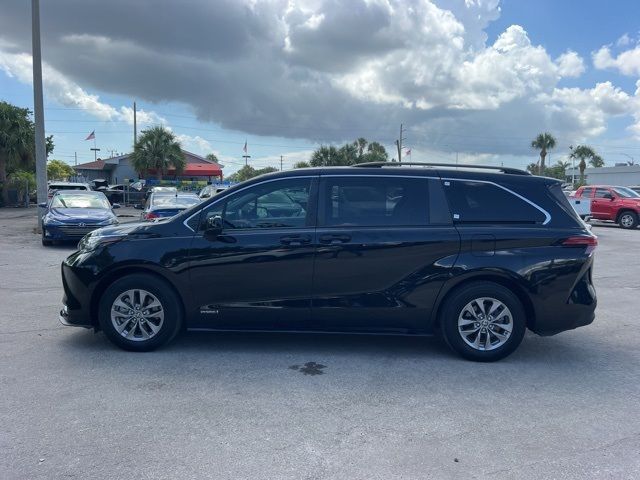 2021 Toyota Sienna LE