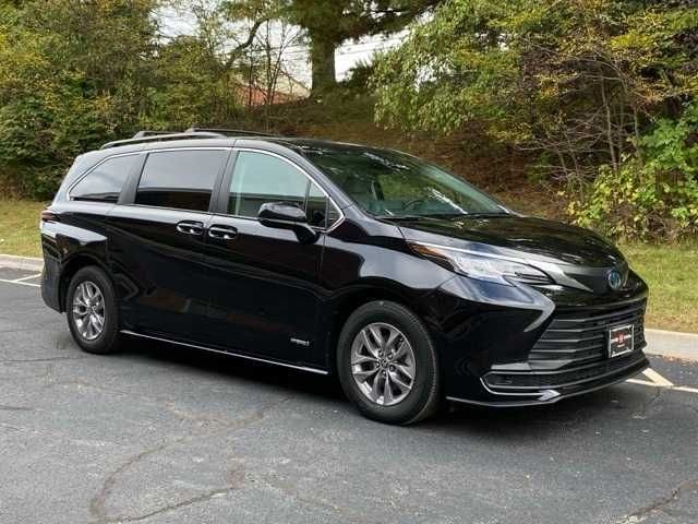 2021 Toyota Sienna LE